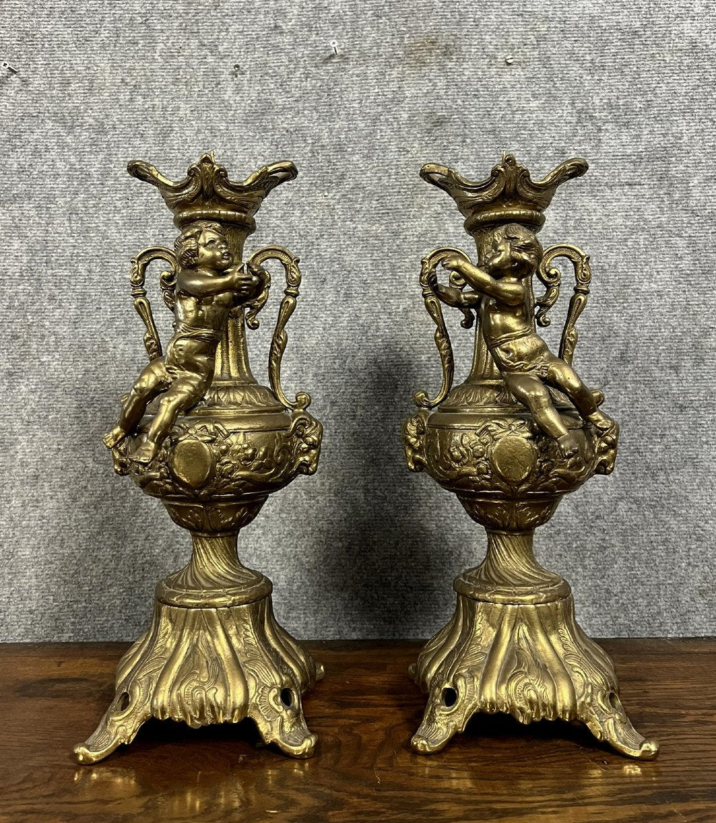 Paire de cassolettes aux putti en bronze doré époque XXeme siècle