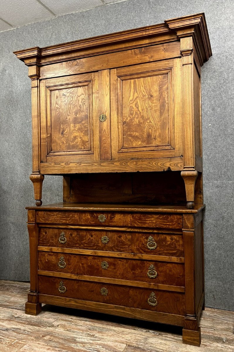 Commode cabinet époque Empire en orme circa 1810-1820