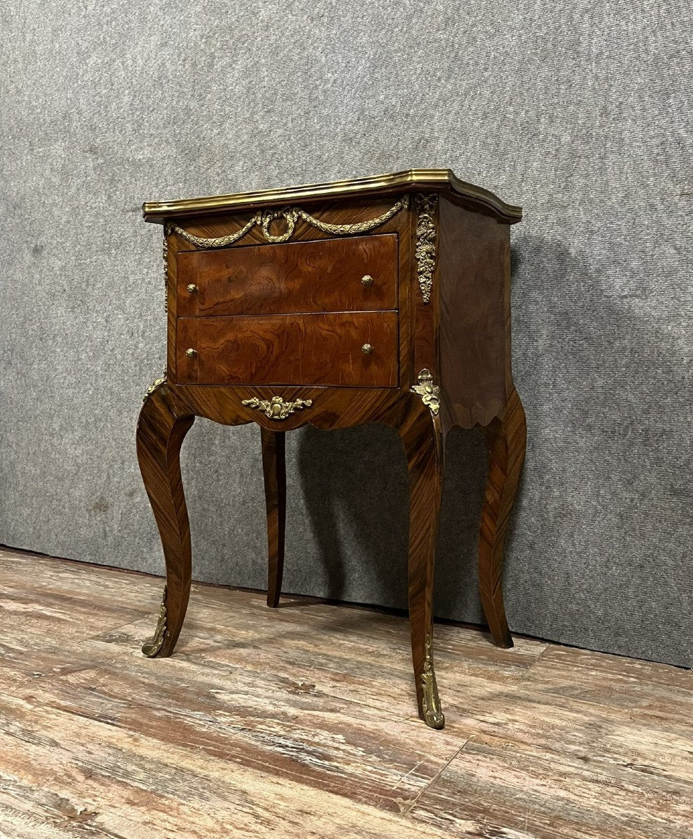 commode d'apparat de style Louis XV en marqueterie (seconde moitié XXe)