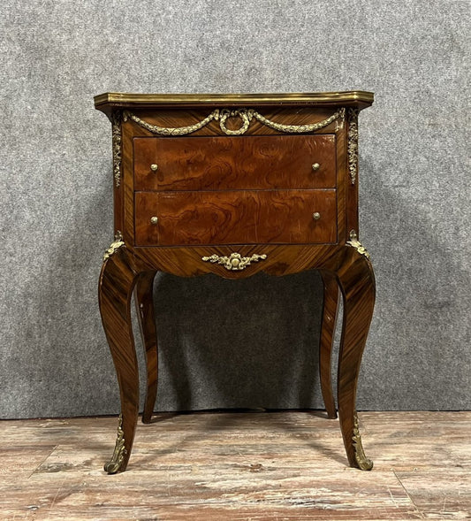 commode d'apparat de style Louis XV en marqueterie (seconde moitié XXe)