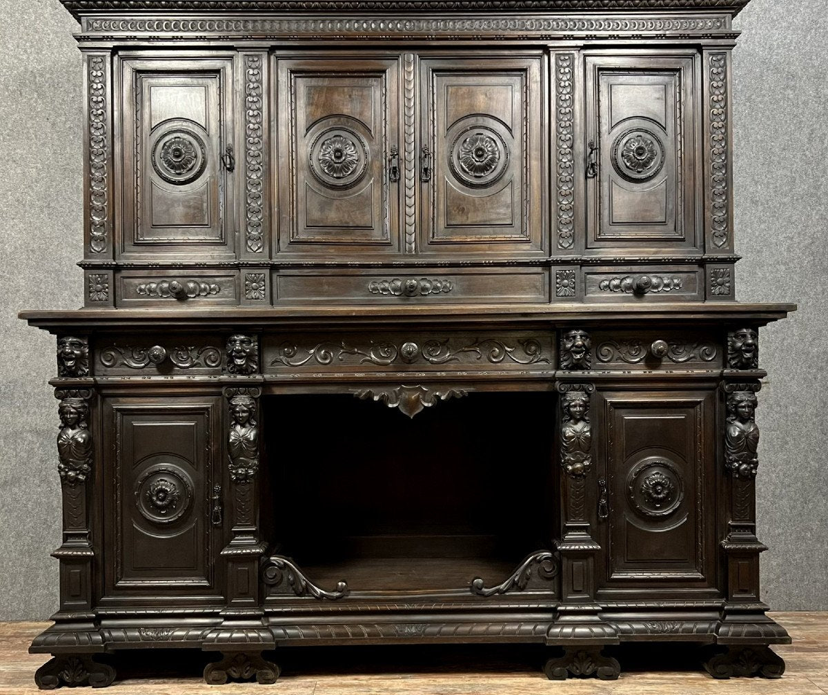 cabinet-buffet Renaissance de château en noyer massif vers 1850