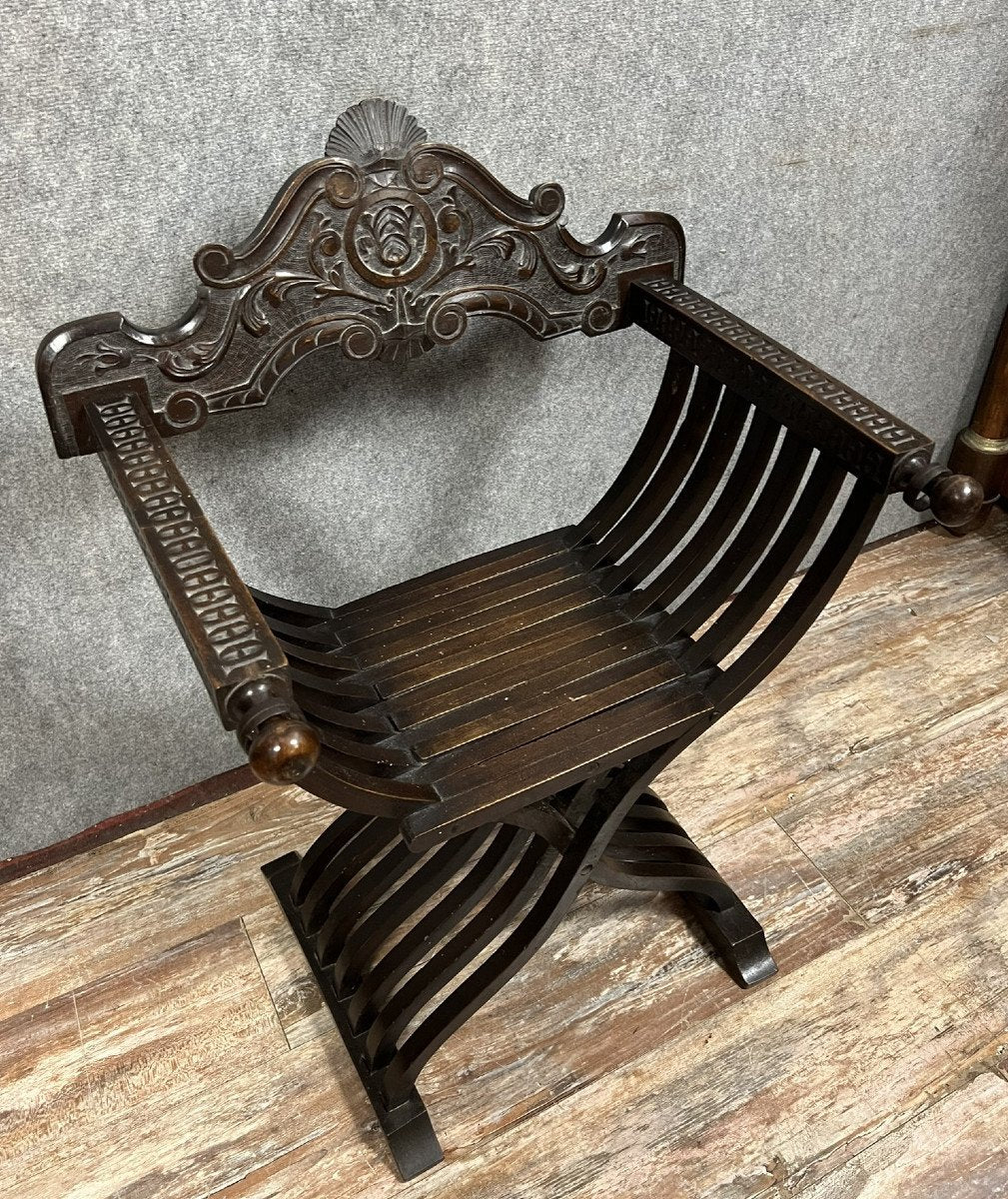 fauteuil Dagobert style Renaissance en bois massif époque XIX circa 1850