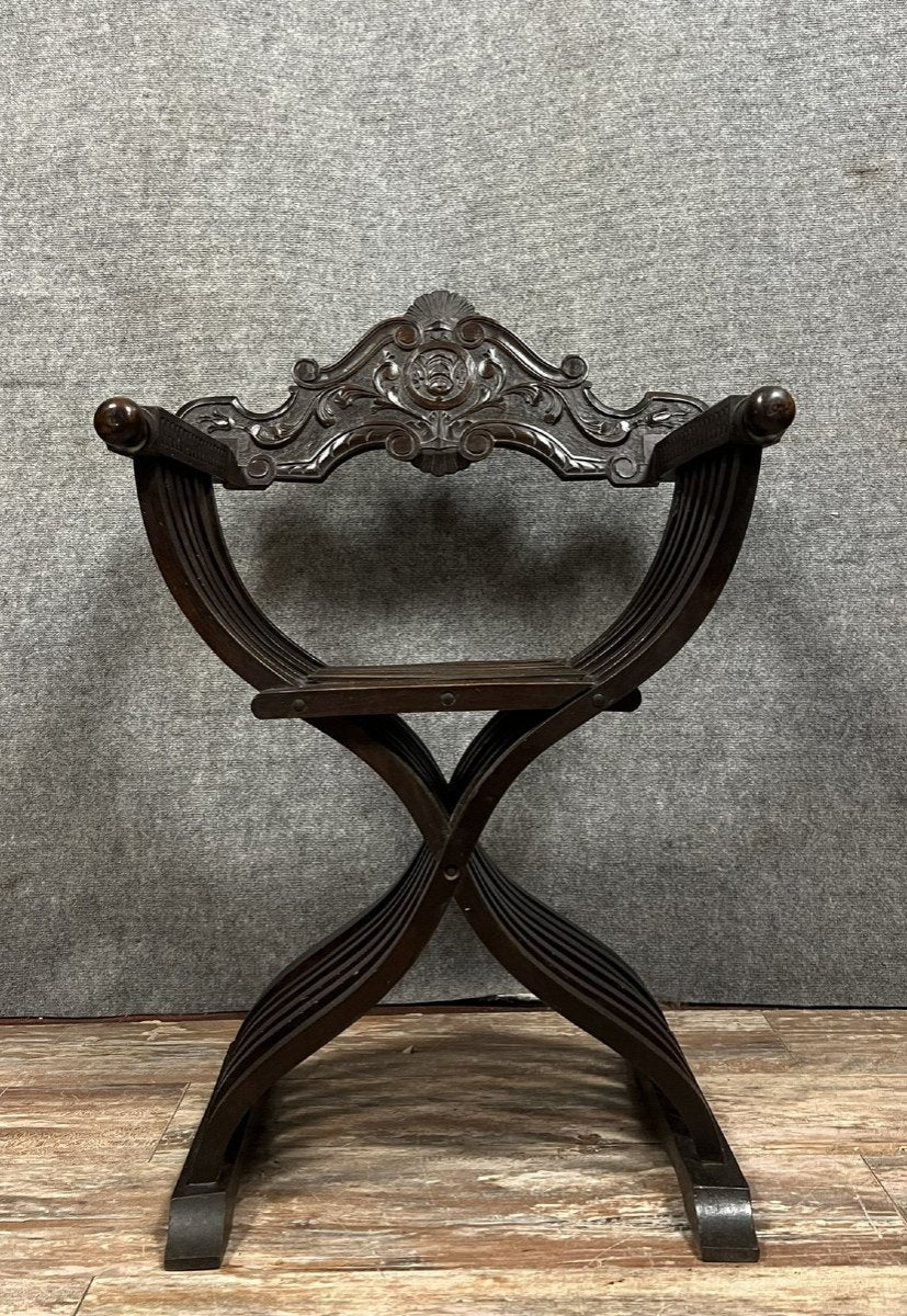 fauteuil Dagobert style Renaissance en bois massif époque XIX circa 1850